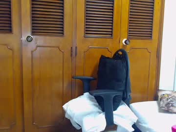 นัดสาวเพื่อนร่วมงานมาเย็ดยืนให้อมควยอย่างเด็ดเลียหีอย่างเพลิน