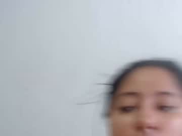 หนังโป๊ผัวดูหนัวโป๊แล้วเงี่ยนจับเมียเอานิ้วยัดหีนั่งให้อมควยยืนเย็ดกลางห้องครัว