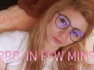 คลิปตั้งกล้องยืนเอานิ้วแหย่หีสาวหมอยกำลังดก ถ่างขาเอานิ้วแหย่อย่างเด็ด