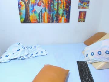 คลิปเย็ดหีเสื้อแดงคาโซฟาจับกระแทกหีอย่างแรงจนน้ำควยแตก