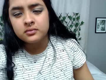 พี่สาวยั่วเงี่ยนหนักยืนให้อมควยจับเย็ดคาโซฟา ยืนเย็ดหีมันส์ๆ