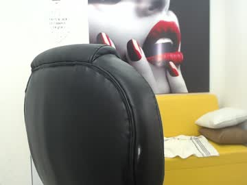 หนังโป๊ไทยยืนถ่างหีท่าหมาเยี่ยวโดนเอานิ้วแหย่หีหมอยเป็นตอ