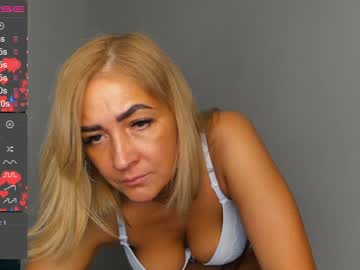 คลิปโป๊แฟนหนุ่มสาวเย็ดกันถ่างขาให้เลียหีคาโซฟาจับควยใหญ่ยาวแทงหีเด็ดๆ